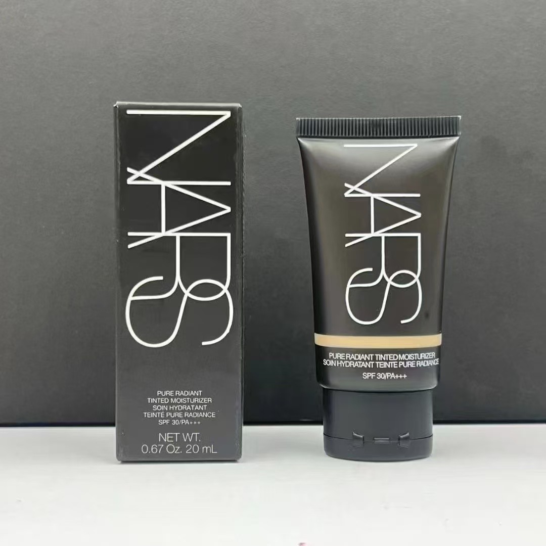 NARS Pure Radiant Tinted Moisturizer SPF 30/PA+++ – Terre-Neuve (Light 0)