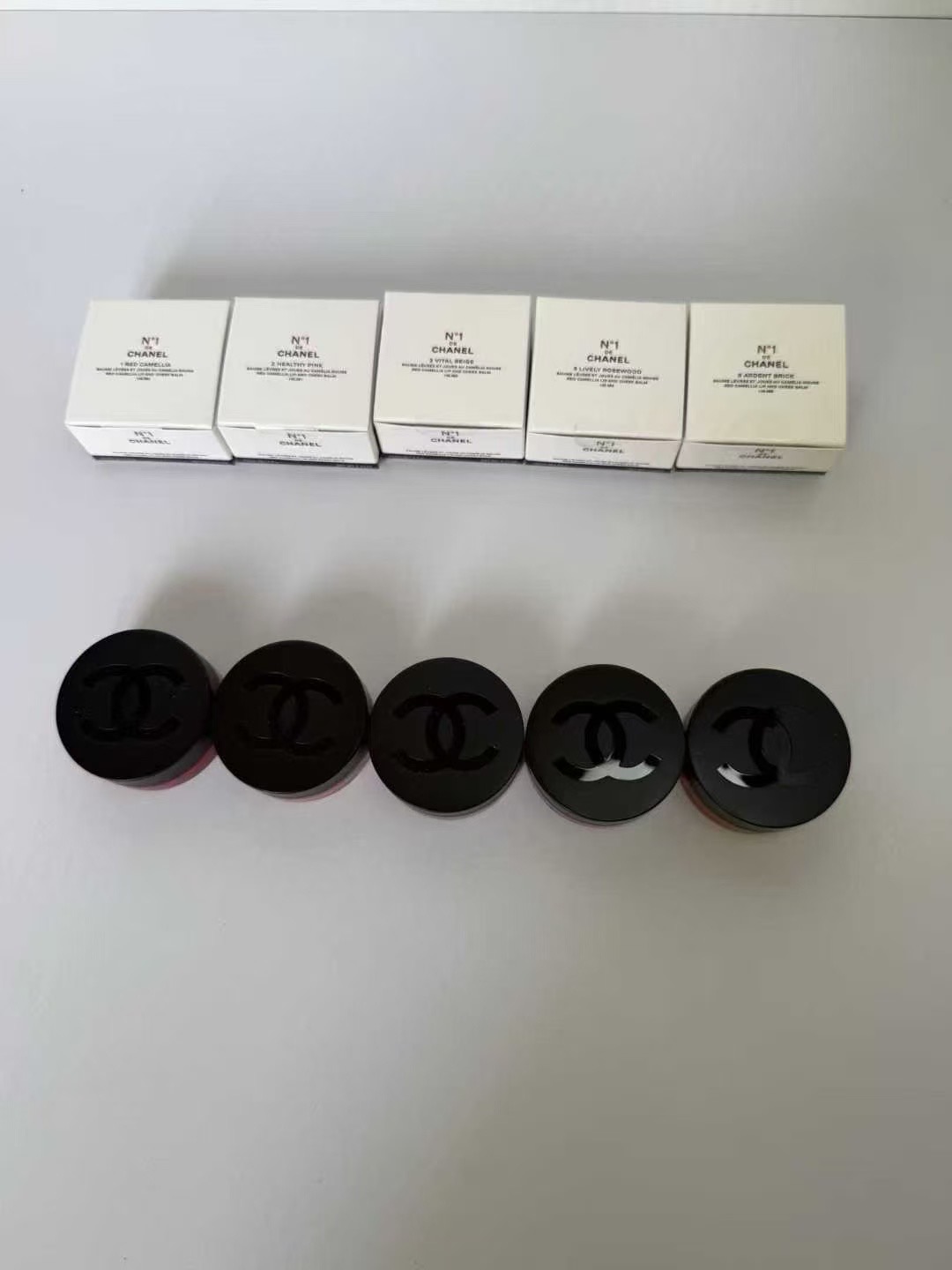 CHANEL N°1 De Chanel Lip &amp; Cheek Balm